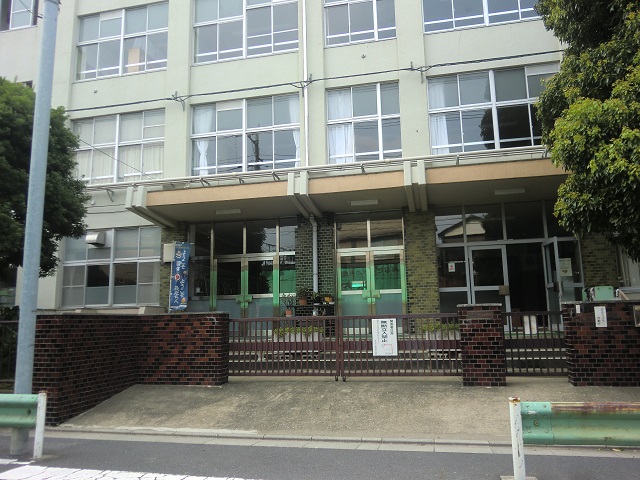 伊興中学校