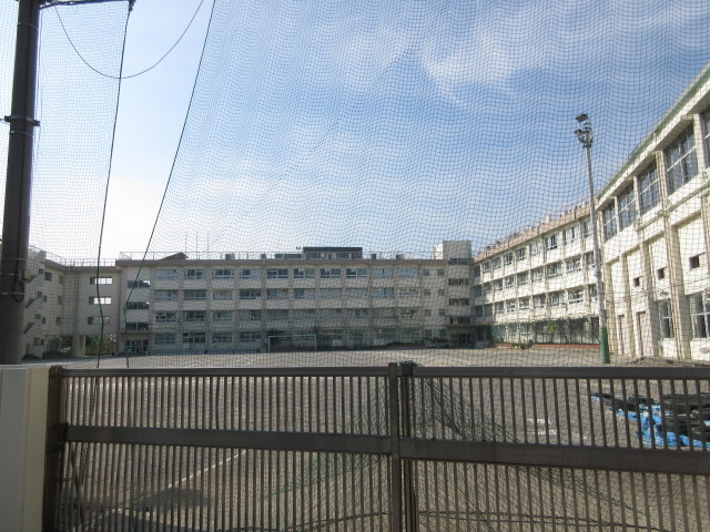 新宿中学校