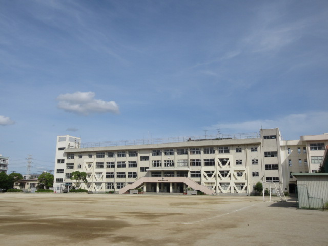 福栄中学校