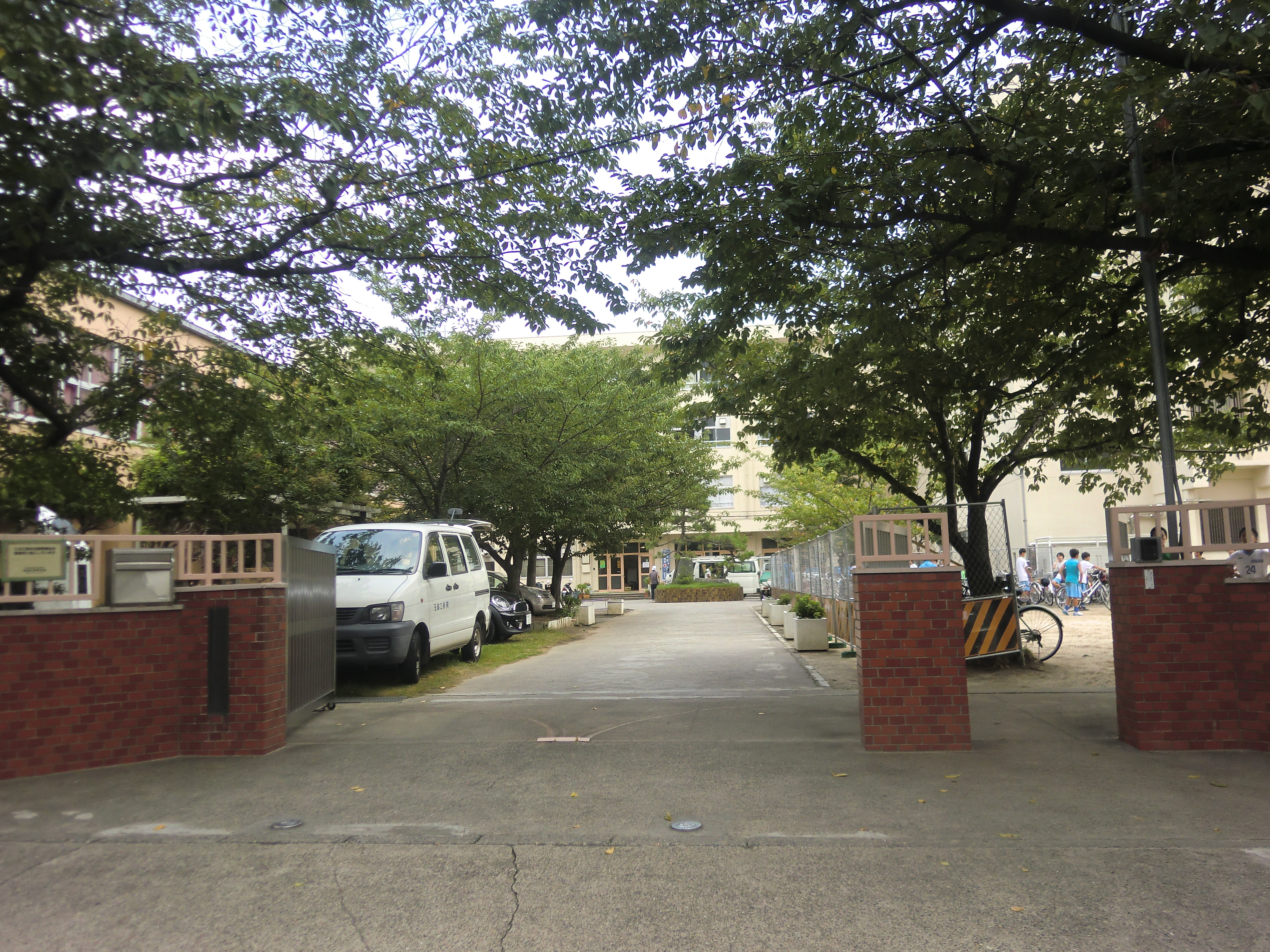 栗島中学校