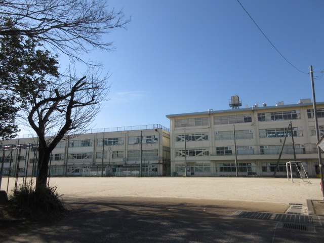 松ヶ丘小学校